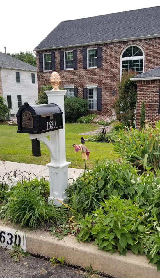 Madison Mailbox Post